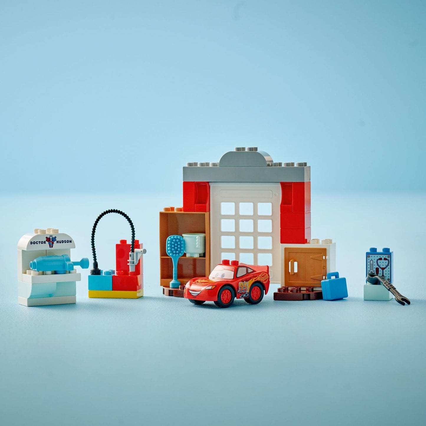LEGO DUPLO Disney: McQueen's Visit to Doc's Garage