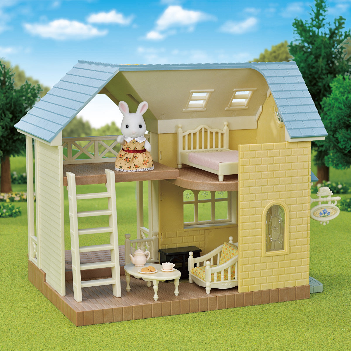 Calico Critters Blue Bell Cottage Gift Set